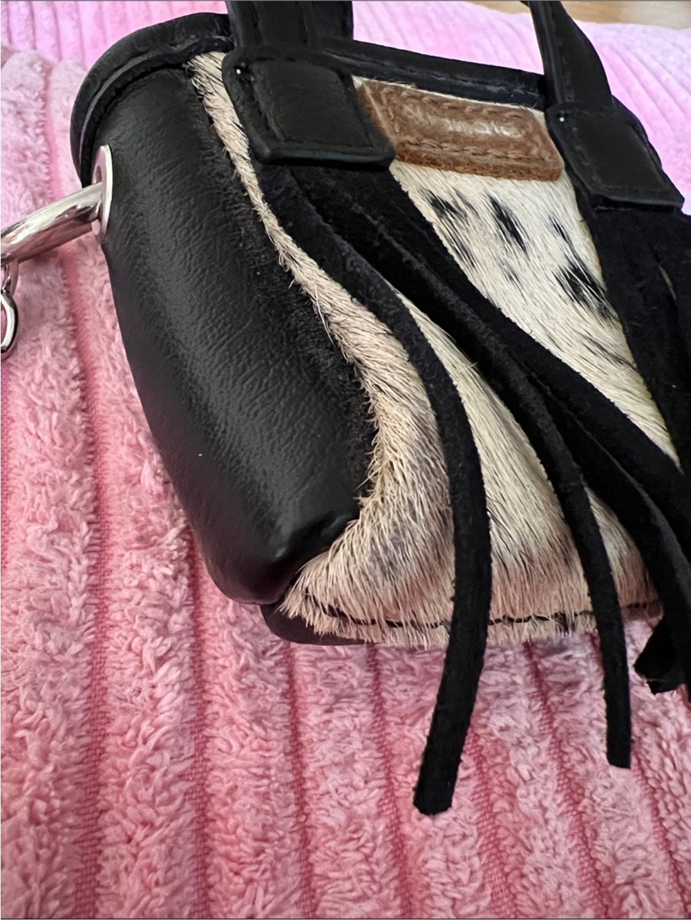 Wrangler Cowhide Mini Fringe Tote Bag Keychain - Picture 7 of 12